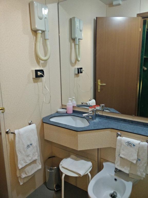 Hotel Suisse Genova Værelse billede